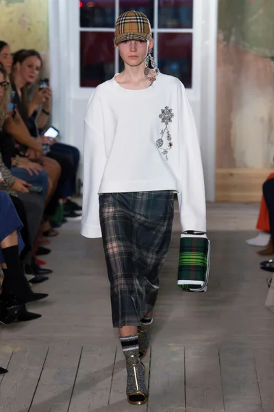 Look 18